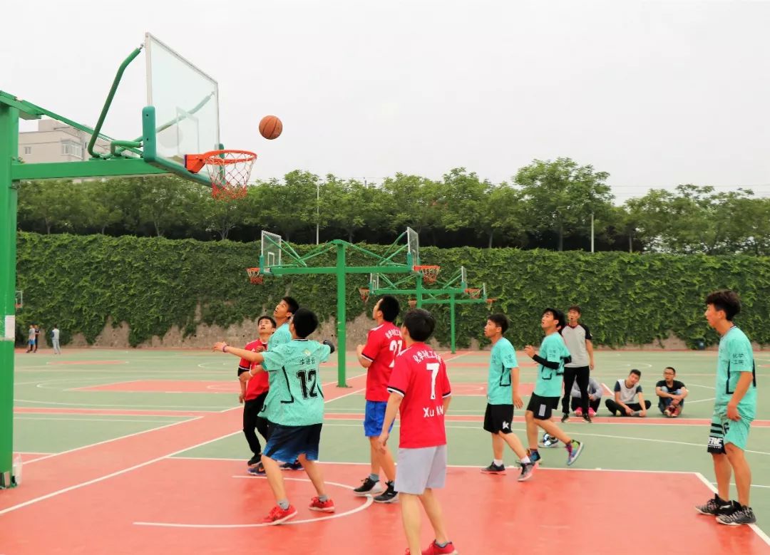 篮球防守的规则是什么_篮球防守拦球规则是什么_篮球防守规矩
