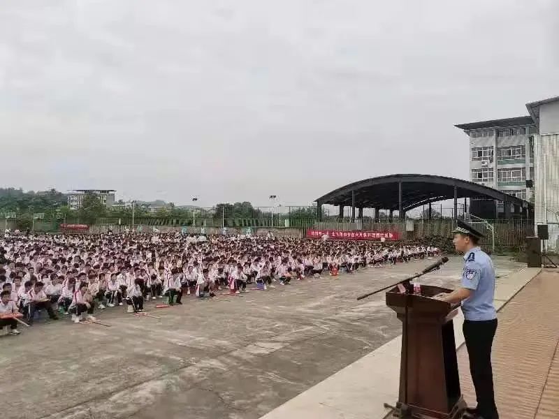 学校篮球比赛名单_华蓥小学篮球比赛冠军名单_民安小学篮球比赛