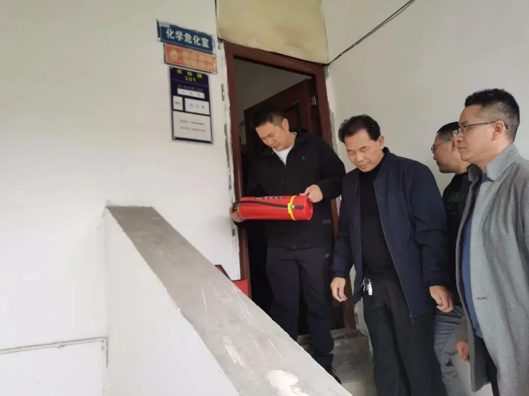 华蓥小学篮球比赛冠军名单_学校篮球比赛名单_民安小学篮球比赛