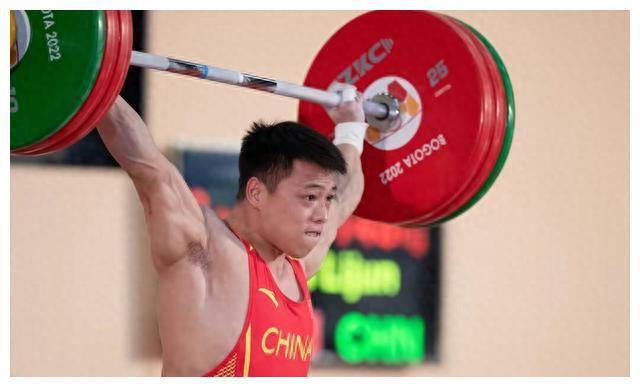 举重冠军力士_中国举重运动员利军_李运利举重冠军是谁呀