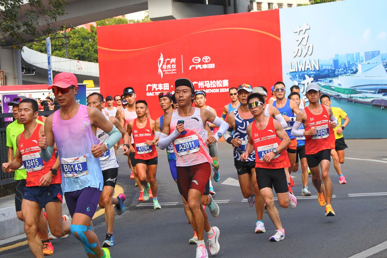 2024广州马拉松赛荔湾赛段：尽览白鹅潭