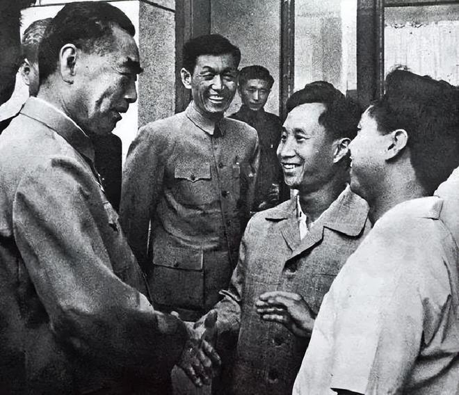 举重裁判12秒_举重冠军怒视裁判_中国举重怒吼裁判的