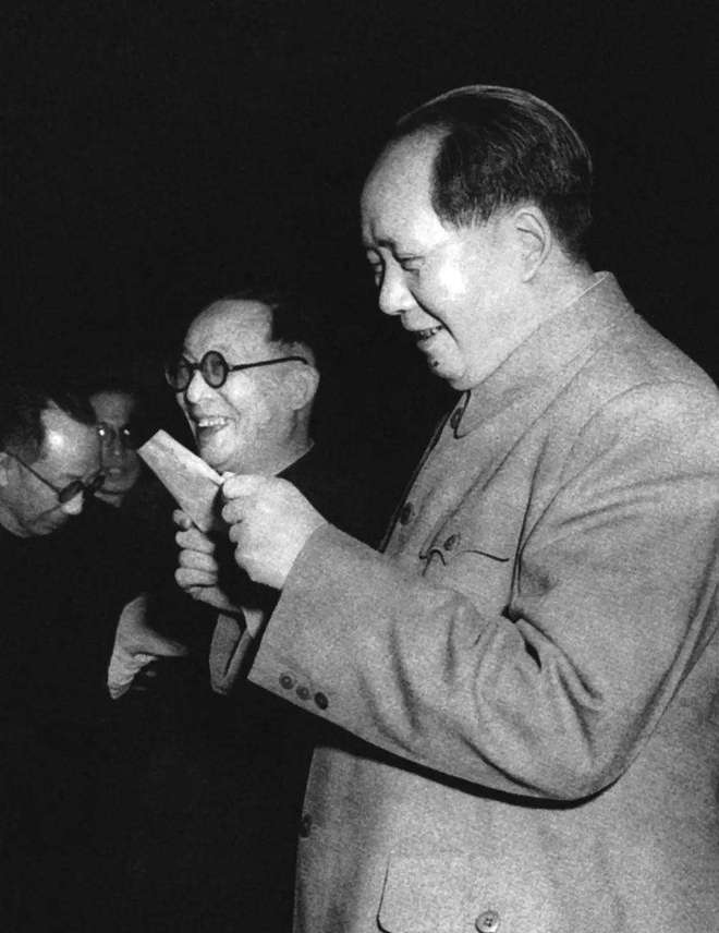 中国举重怒吼裁判的_举重冠军怒视裁判_举重裁判12秒
