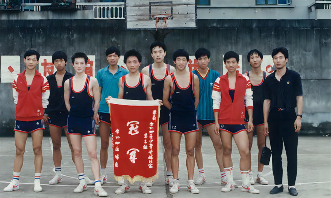 回浦中学篮球队全国冠军_回浦中学篮球比赛_回浦中学篮球冠军赛录像