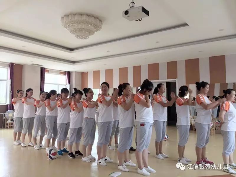 篮球技巧教师有哪些_教师篮球技巧有哪些_篮球教学老师