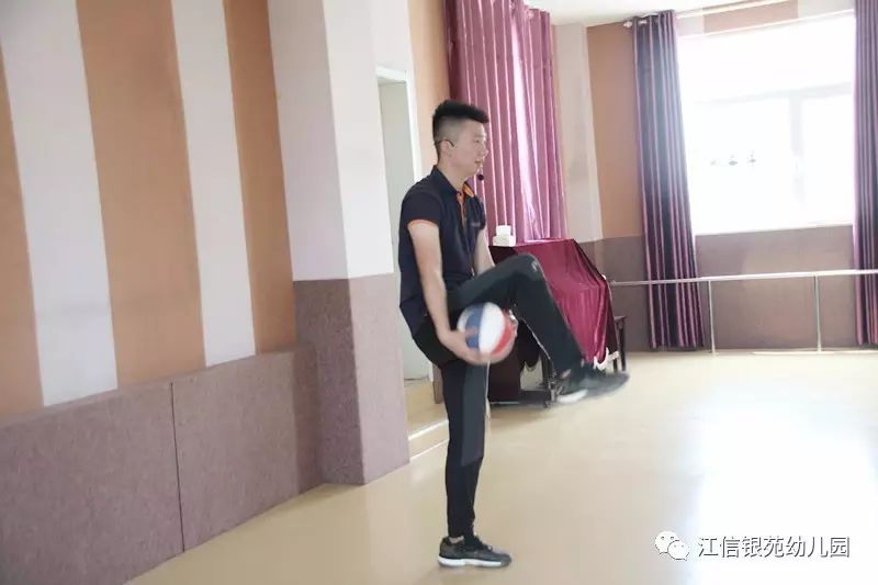 篮球技巧教师有哪些_教师篮球技巧有哪些_篮球教学老师